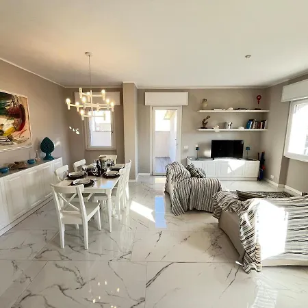 3 Bdr 100m From The Sea And Sea View And Terrace * Marina di Pietrasanta