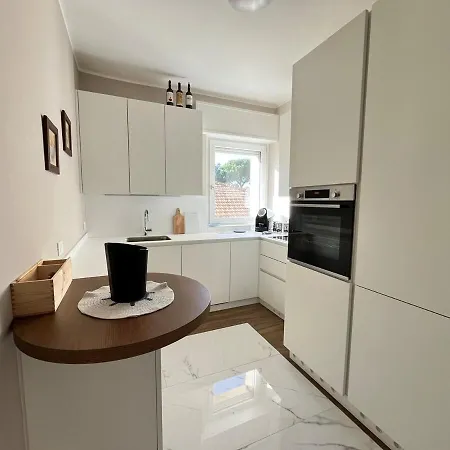 3 Bdr 100m From The Sea And Sea View And Terrace מרינה די פיאטרסנטה