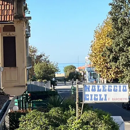 3 Bdr 100m From The Sea And Sea View And Terrace דירה מרינה די פיאטרסנטה